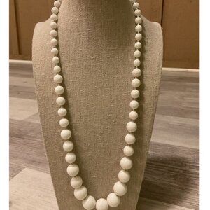 Graduated Round White Beaded Gold Tone Necklace Spring Ring Clasp 25" Elegant